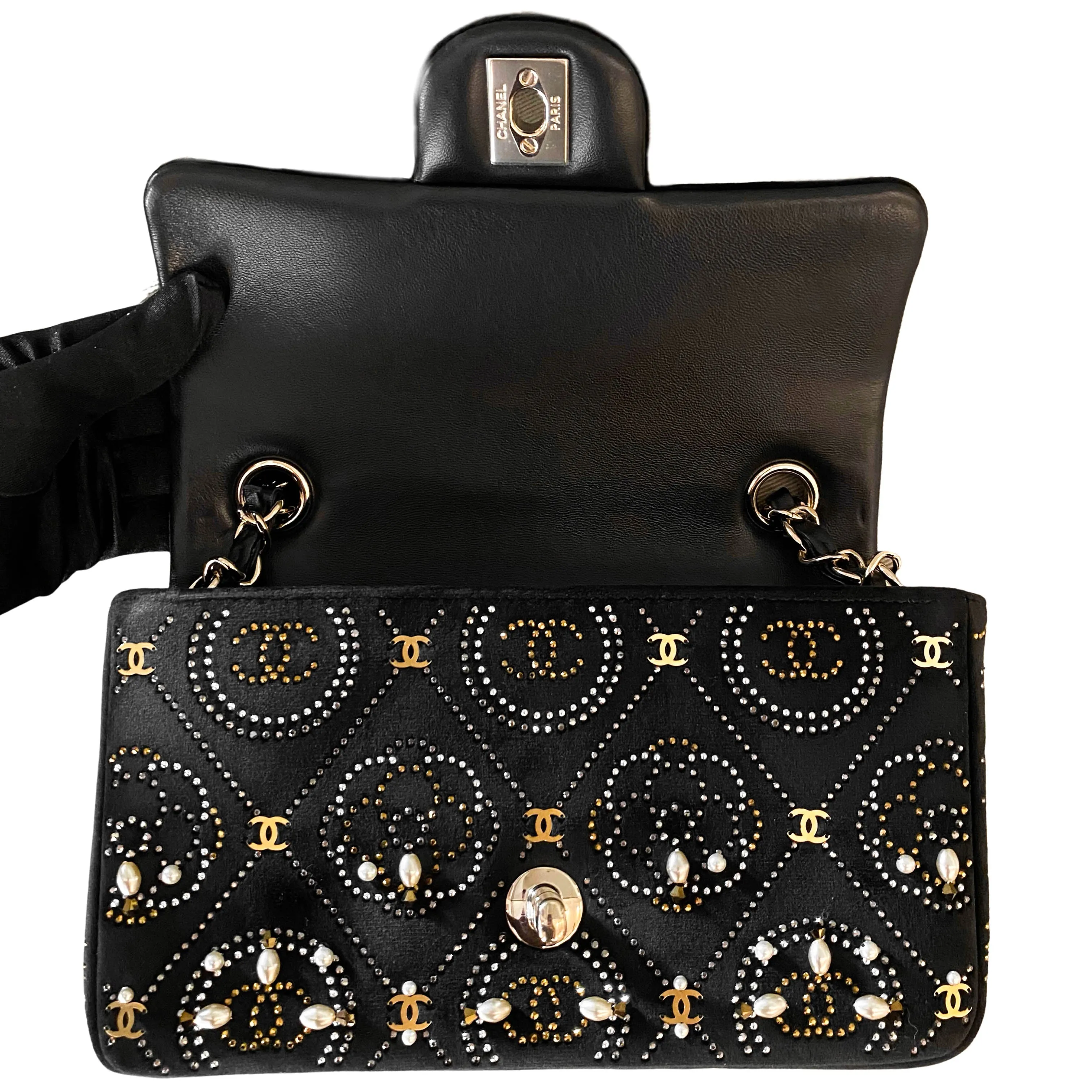 21A Pearl Strass CC Velvet Mini Flap Bag